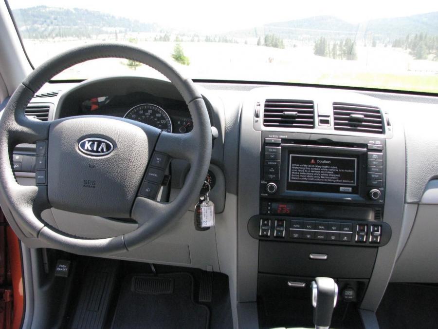  Kia Borrego 2009 года  (фото 45 из 345)